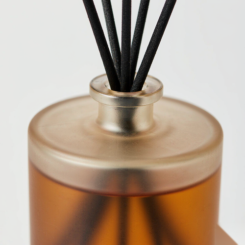 Aera Reed Diffuser — White Tea, Bergamot & Cedar (200 ml)