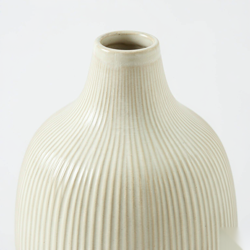 Ora Stoneware Vase — Ribbed Cream (22 cm)