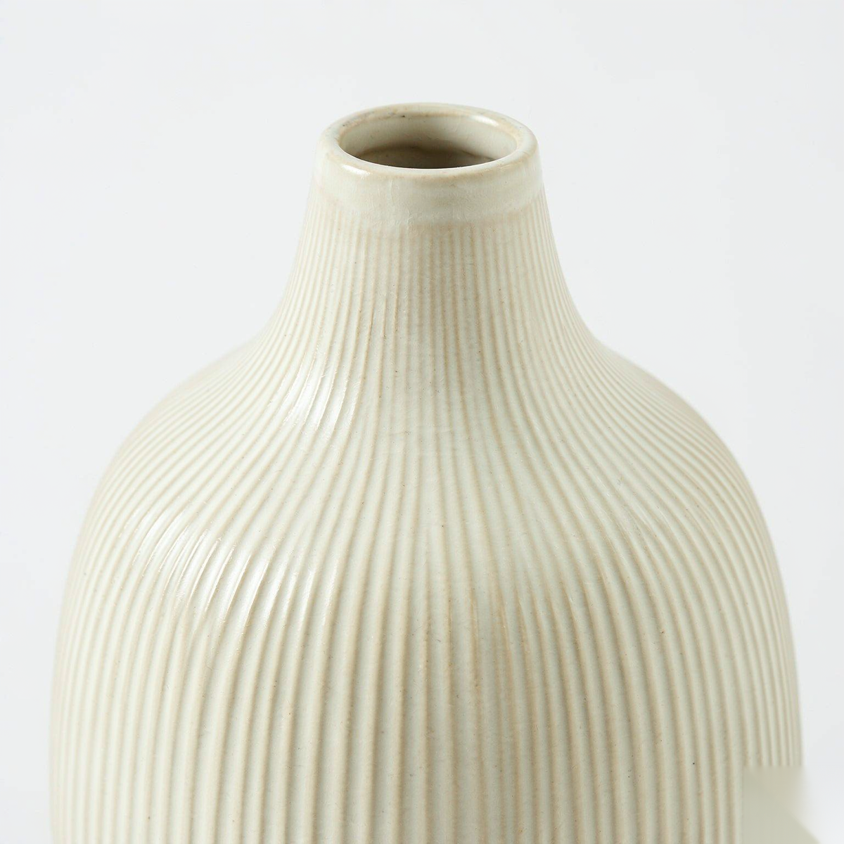 Ora Stoneware Vase — Ribbed Cream (22 cm)